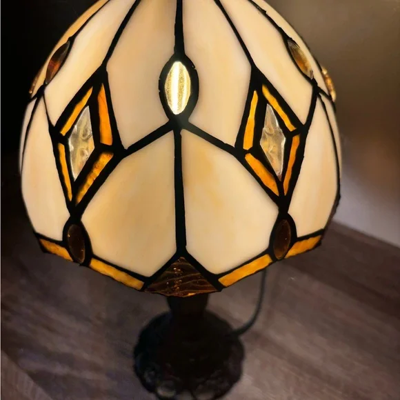Tiffany style stained glass lamp - Picture 4 of 14